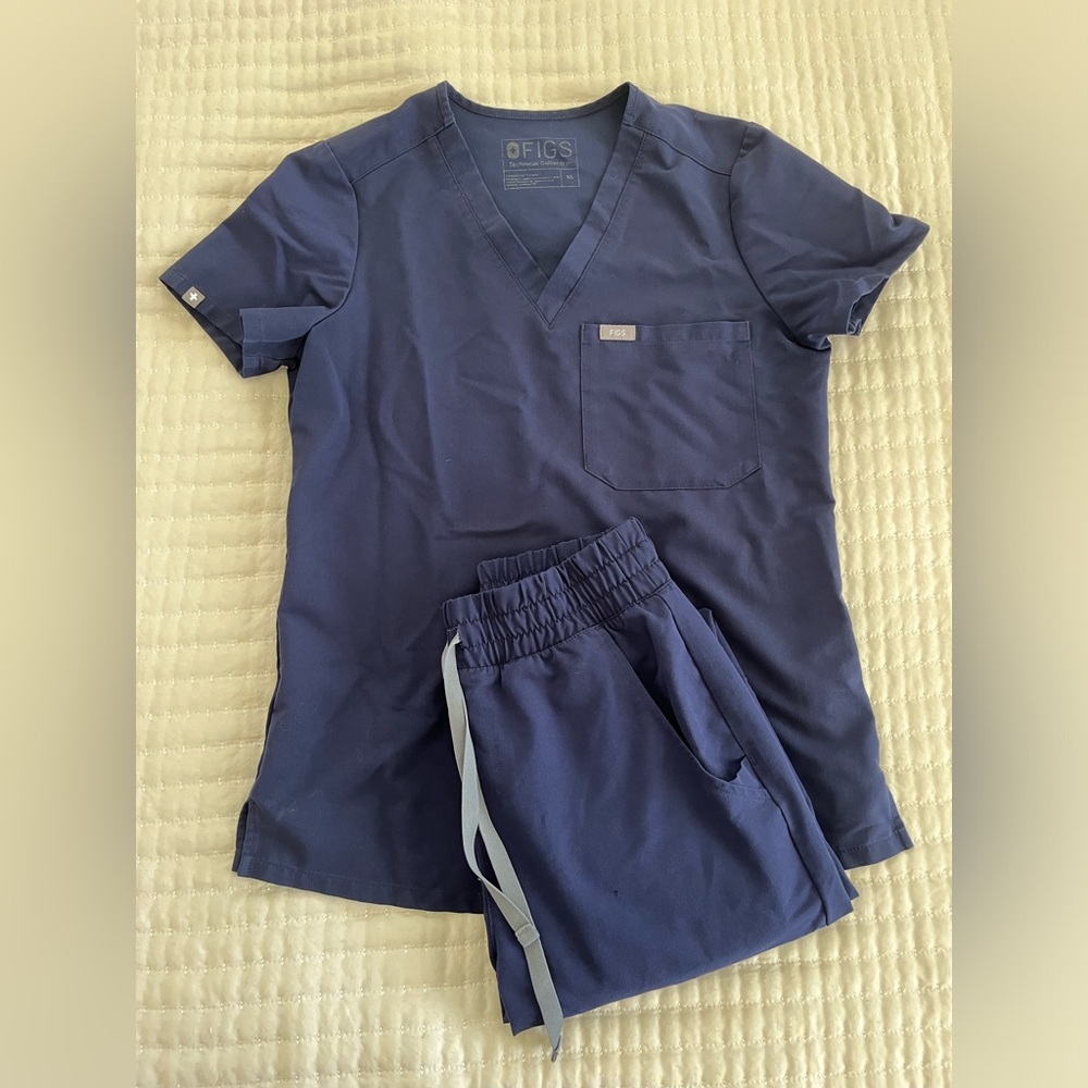 Figs scrub set- navy